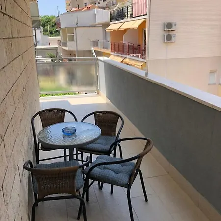 - Private Ensuite With Balcony - Style Guest house