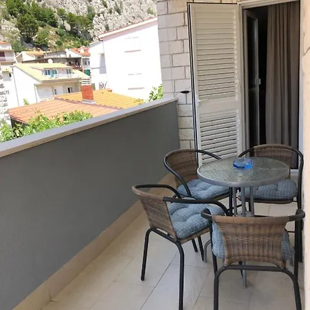 - Private Ensuite With Balcony - Style