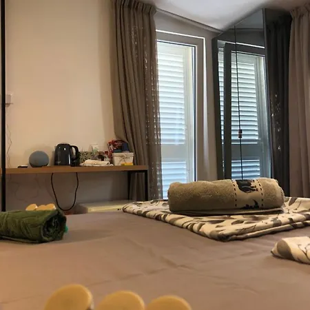 Guest house - Private Ensuite With Balcony - Style Omis