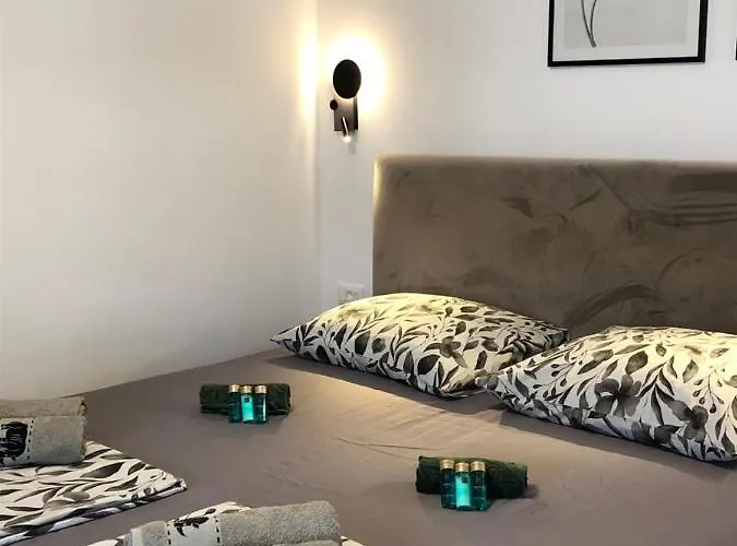 - Private Ensuite With Balcony - Style بيت ضيافة