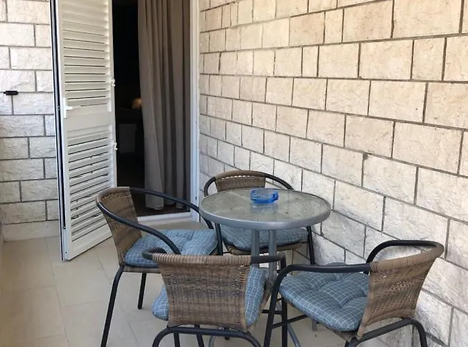 - Private Ensuite With Balcony - Style بيت ضيافة 4*