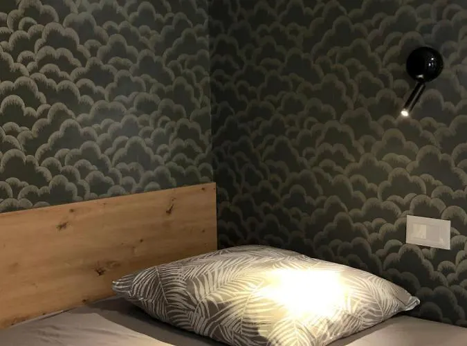 بيت ضيافة - Private Ensuite With Balcony - Style