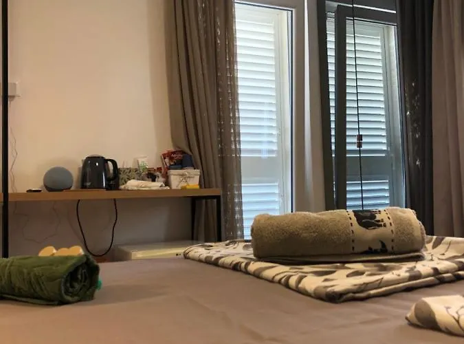 بيت ضيافة - Private Ensuite With Balcony - Style أوميس